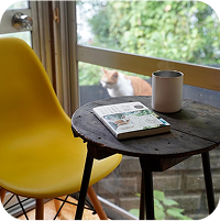 テーブルと椅子の写真